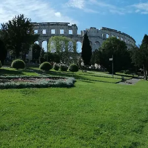 Mila , Pula Croacia