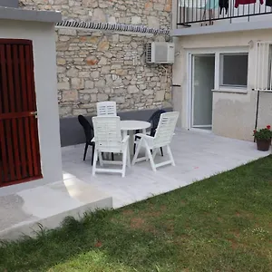Nika , Pula Croacia